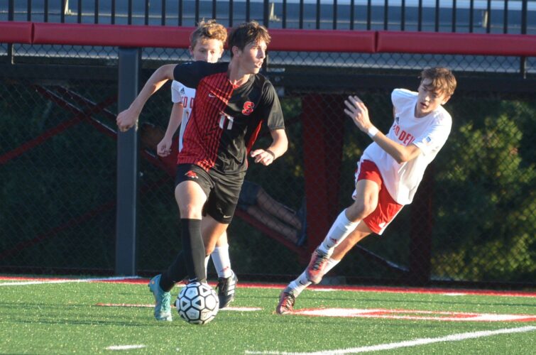 Big Red Defeats St.C. 10-1